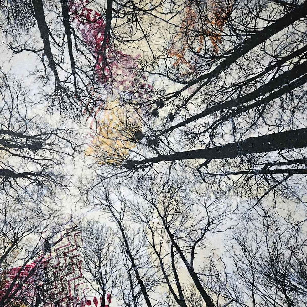 Gros plan du tableau, les sihouettes des arbres en viver sont tracées en noir