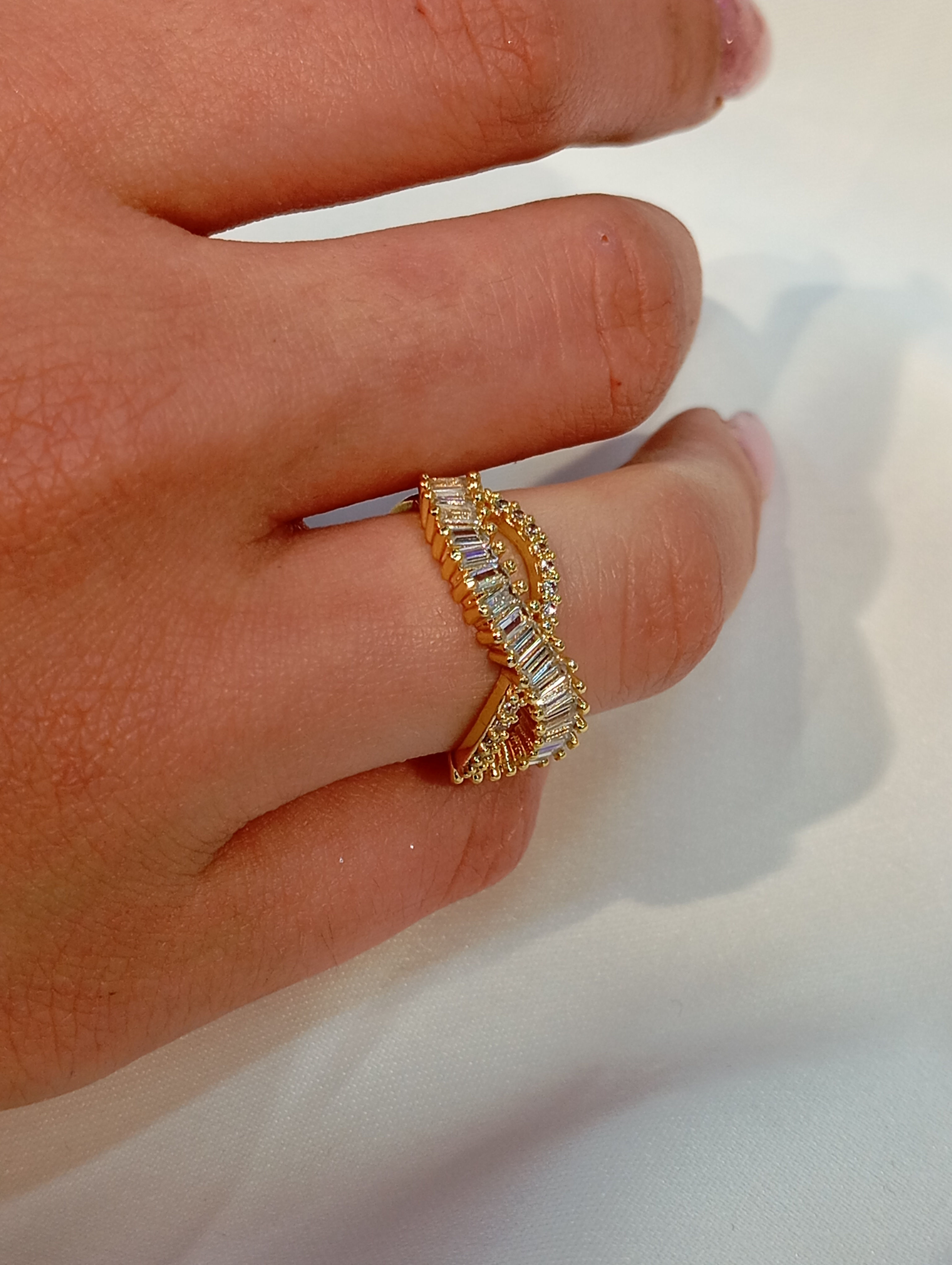 Gold Renk Zirkon Taşlı Çelik Yüzük