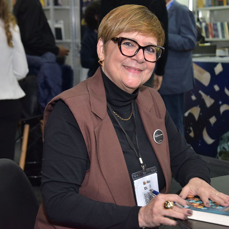 Angela Caputo participa da obra coletiva “Felicidade e Saúde Mental” com capítulo sobre prevenção do suicídio no trabalho