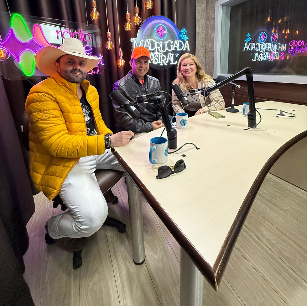 Marques e Miguel e a apresentadora Claudia Cardillo - Foto: Divulgação