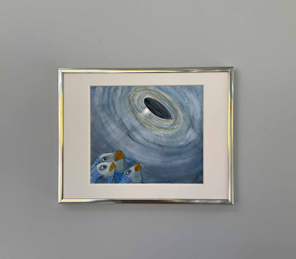 Aquarelle presque enfantine représentant trois têtes de poissons levés vers la silhouette d'un bateau.