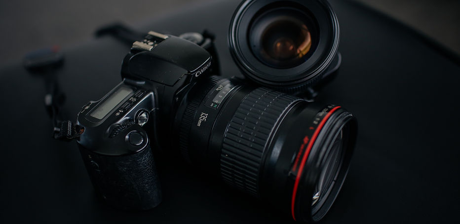 Canon%20camera%20135mm%20lens_edited.jpg