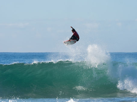 Exciting Start To Corona Open J-Bay On Opening Day Of Competition