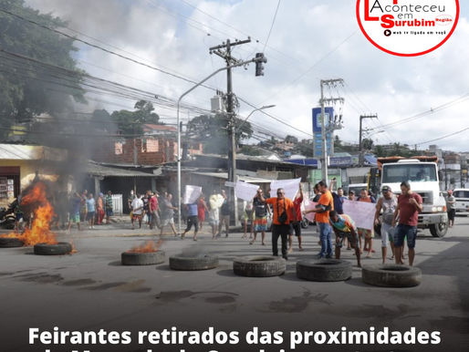 Alguns feirantes que trabalham nas proximidades do Mercado de Cavaleiro protestaram