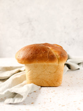 Pane dolce al farro con marmellata di albicocche
