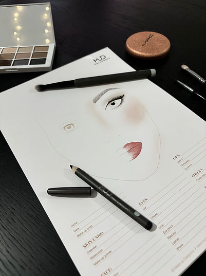 Oogschaduw, bronzer, lipliner, makeup borstels