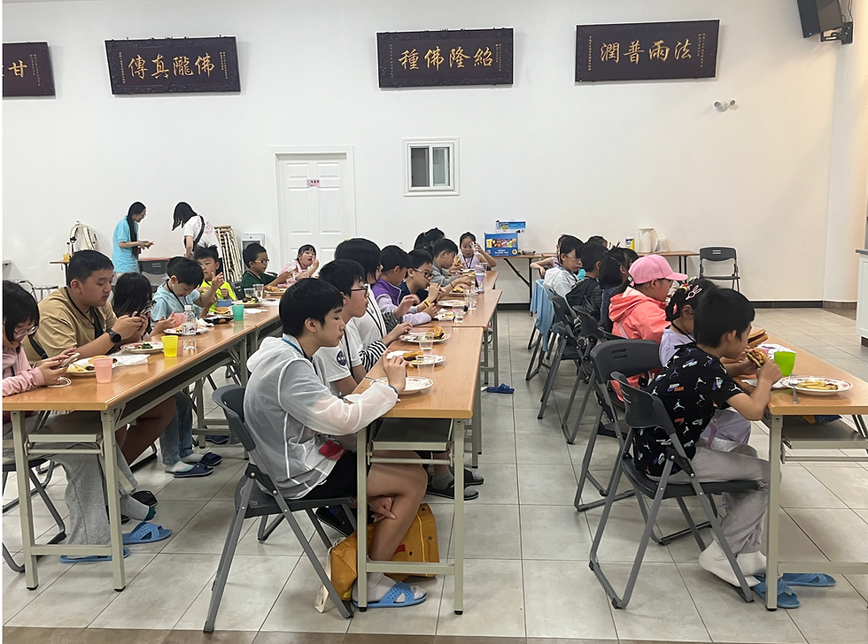 義工為孩子準備午齋