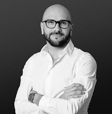 Roberto Vargas _edited.jpg