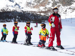 kinderskischule-minis-saas-fee-children-ski-school-01.jpg
