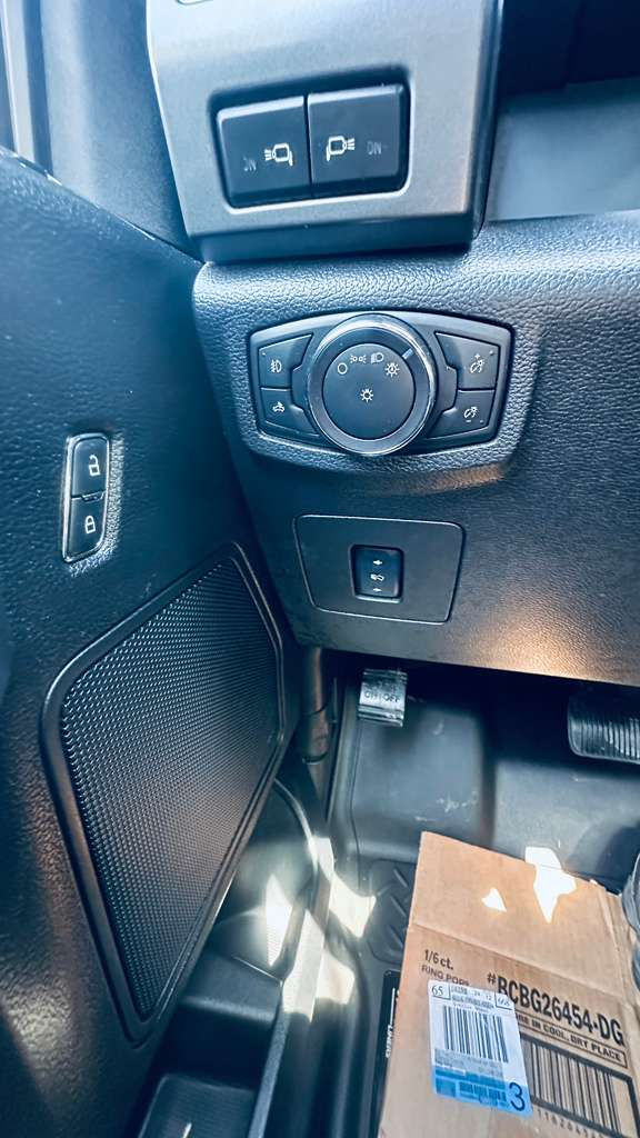 Thumbnail: 2017 Ford F150 SuperCrew Cab XLT Pickup 4D 5 1/2 ft