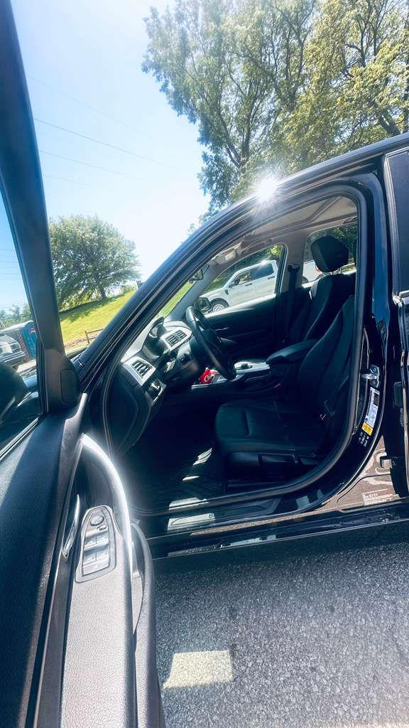 Thumbnail: 2016 BMW 3 Series 320i xDrive Sedan 4D