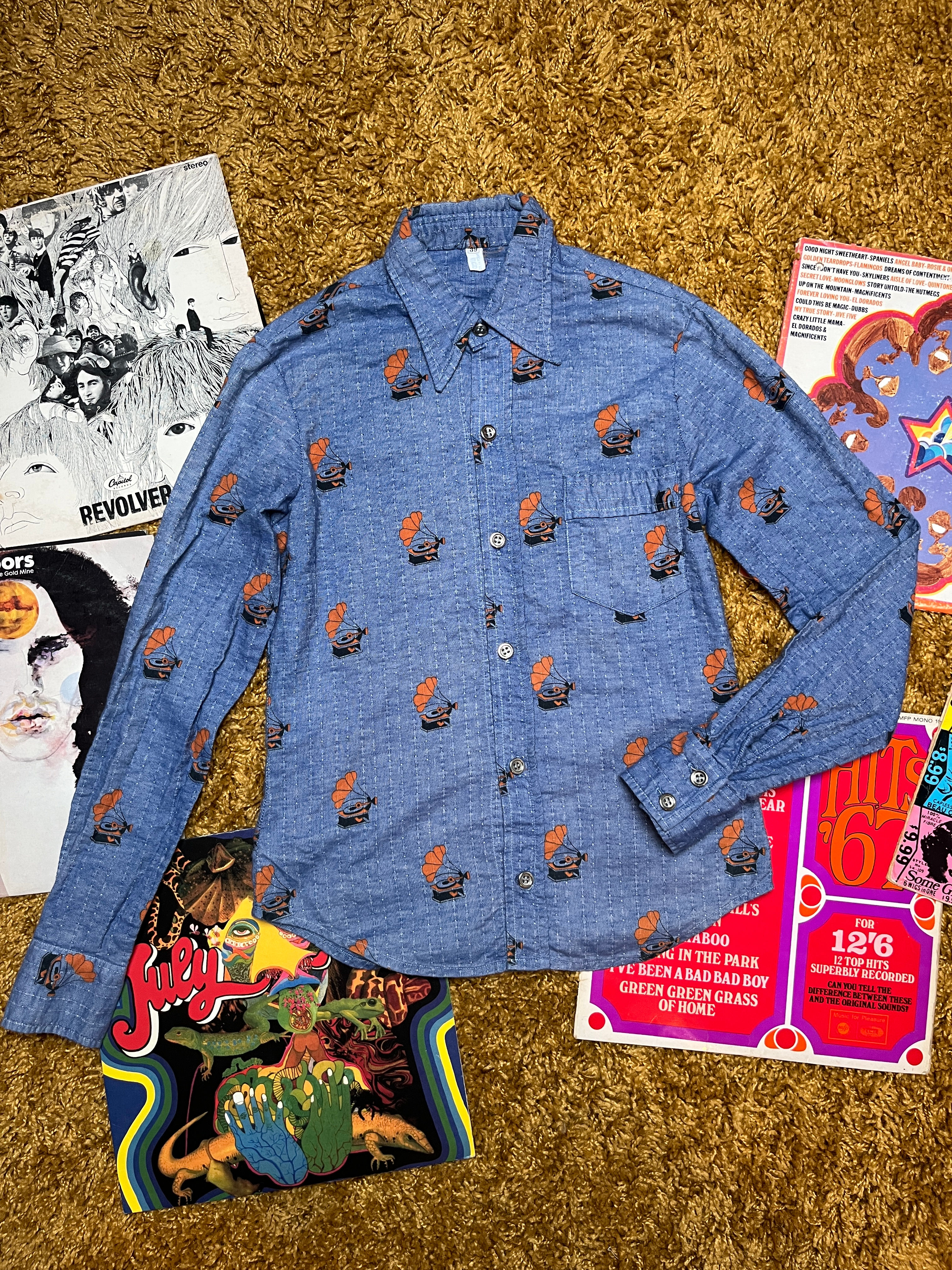 Groovy Gramophone 1970s Novelty Print Dagger Collar Shirt