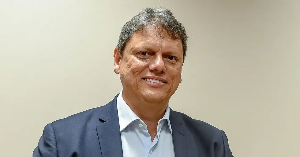 Tarcísio de Freitas é reeleito governador no primeiro turno - Em São Paulo