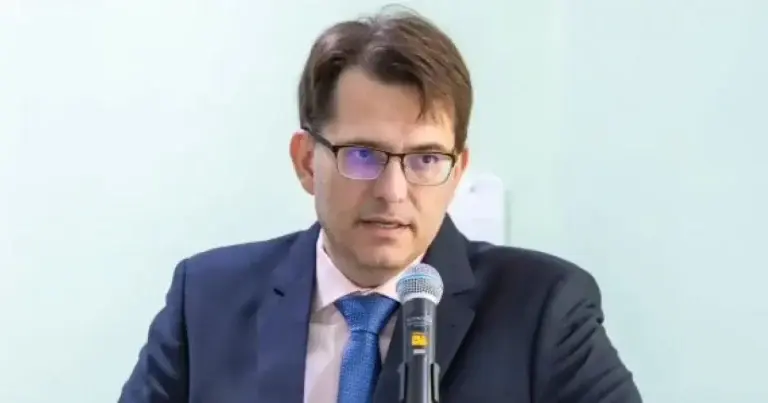 Prefeito é acusado de agressão contra mulher; gestor divulga nota e repudia acusação - Em Xique-Xique/BA