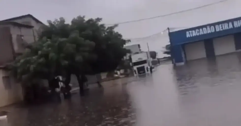 Inmet mantém alerta laranja de chuvas intensas em 42 cidades - Na Bahia