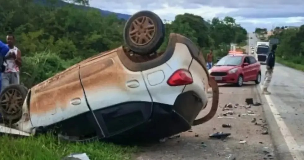 Caseiro suspeito de latrocínio em Feira de Santana morre em acidente durante perseguição policial na BR-407 - Em Senhor do Bonfim/BA