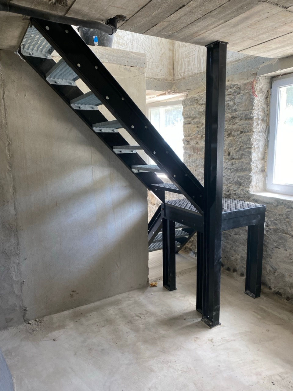 fabrication escalier métal tregor.jpeg
