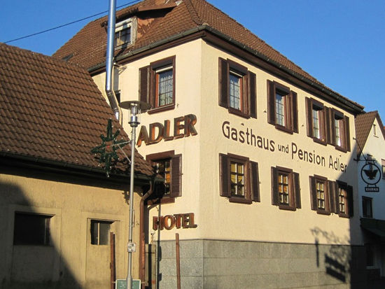 Historische Gasthäuser, Weingüter, Baden, Gasthaus Adler, baden-württemberg, badische küche, ausflugsziel, visit germany, blackforest, gasthaus, landgasthof, tradition, kulinarik, wirtshaus, gastgeber, gastronomie, übernachten, restauranttips, gute reise, gute küche, urlaubsziele, ferien im schwarzwald, urlaub im schwarzwald, gastfreundschaft, gastgeber, stammtisch, 
 familienbetrieb, wirt, 
Bad Rappenau, Salinenpark, Gradierwerke, Schloss Bad Rappenau, Kurpark, Fünfmühlental, Burg Guttenberg, Neckartal, Wanderwege, Radwege, Thermen, Wellness, Solebad, Blühende Barockgärten, Botanischer Garten, Heimatmuseum Bad Rappenau, Römermuseum, Kloster Odenheim, Schloss Heinsheim, historische Mühlen, Fachwerkhäuser, Kirchen, Kapellen, Burg Steinsberg, Rittertouren, Burgruinen, Neckarschifffahrt, Kletterpark, Golfclub Bad Rappenau, Erlebnisführungen, Familienausflüge, Freizeitpark Tripsdrill, Märchenwald, Wildpark, Reiterhöfe, Sole- und Thermalbäder, Wellnesshotels, Kneipp-Anlagen, Gesundheitsangebote, Kurstadt, Heilquellen, Spa, Sauna, Weingüter, Besenwirtschaften, regionale Spezialitäten, schwäbische Küche, Spargel, Wein, Biergarten, Genussregion Baden-Württemberg, Hofläden, Direktvermarkter, Hidden Gem Germany, Slow Travel, nachhaltiger Tourismus, Geheimtipp Deutschland, Entdeckungsreise, Landurlaub, Landidylle, Wohlfühlorte, Natur