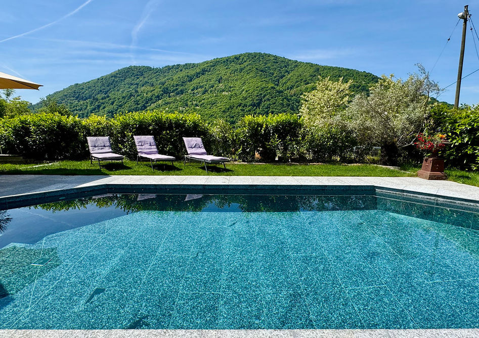 Swimmingpool B&B Romantico Palazzo, Purasca, Tessin
