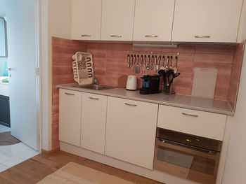 b&b romantico palazzo dei ulivi, purasca, ferien, tessin, lago di maggiore, lago di lugano, toksana der schweiz, unterkunft, bed and breakfast, zimmer, merlot, apartment, appartement, küche, küchenzeile