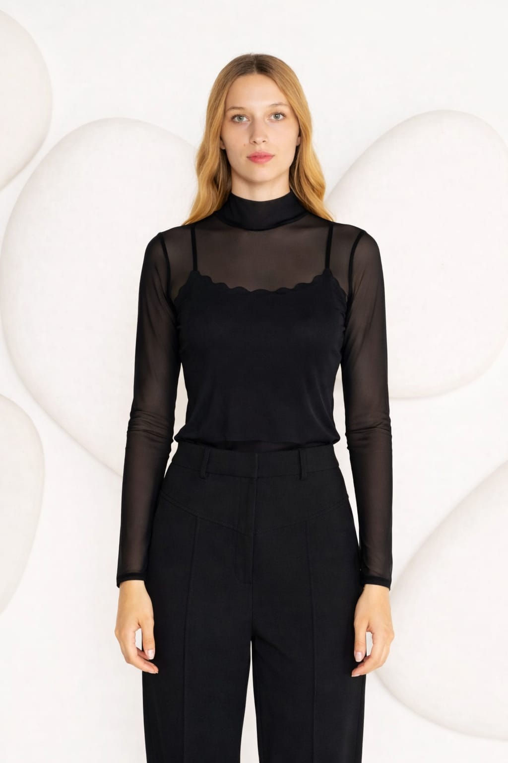 Blusa Tule Gola Alta Preto Missinclof