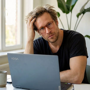 Claudio am schreibtisch