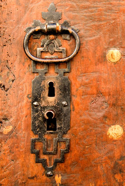 Door handle, Mirrepoix.jpg