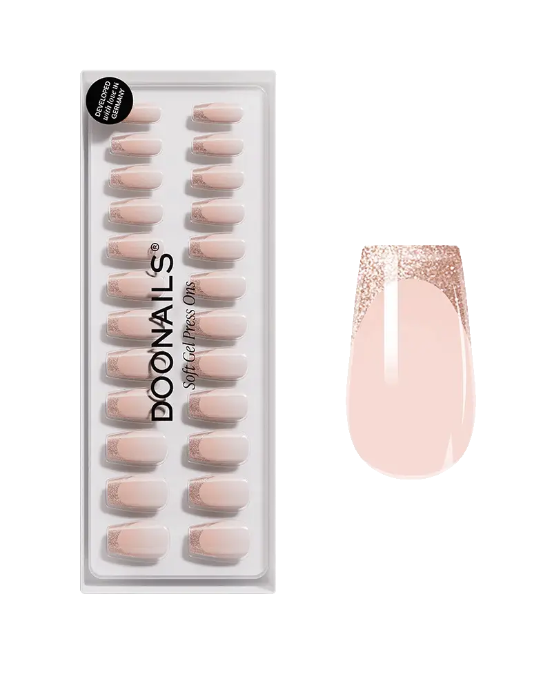 Zartes Rosegold-French-Design in Cateye-Optik, das sich perfekt für den Alltag und besondere Anlässe eignet – ein dezenter, aber wirkungsvoller Blickfang