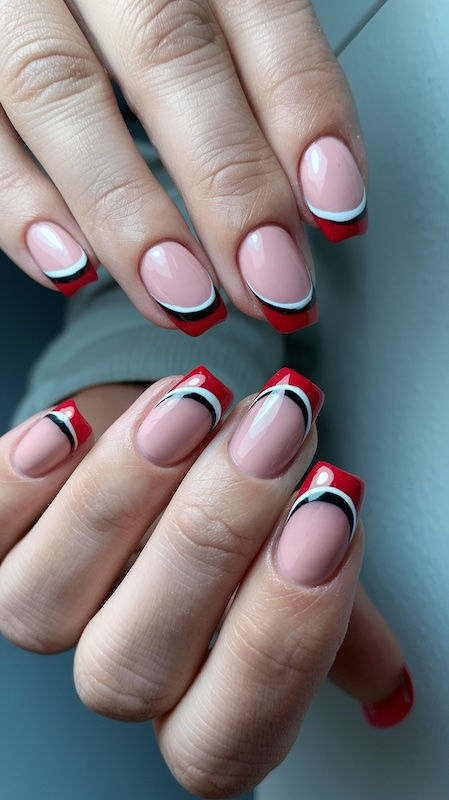 Rote French Nägel mit einem modernen Twist – perfektes Nageldesign, das klassische Eleganz mit einem Hauch von Farbe kombiniert.