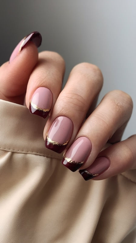 French Nägel Dunkelrot mit Glitzer