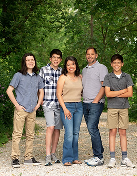 Outdoor family photo with grown children in Oconomowoc, WI
