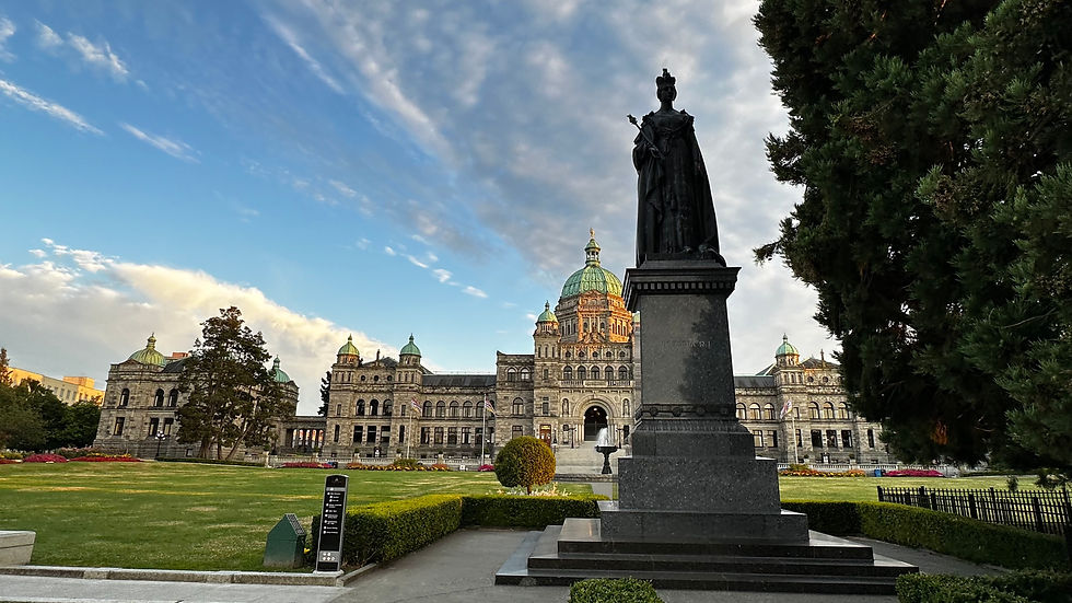 Victoria with statue
