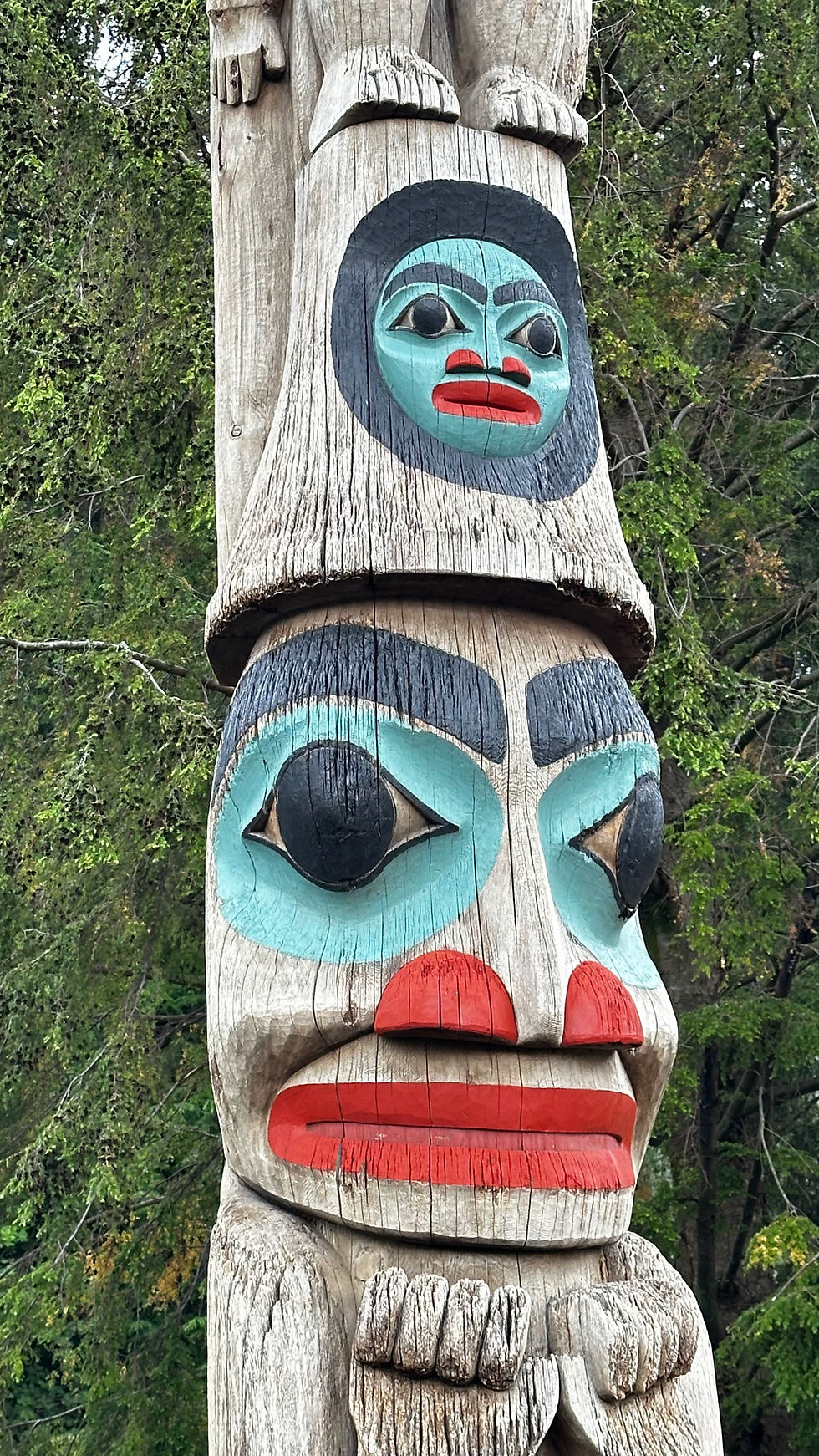 Totem pole with bunny hands