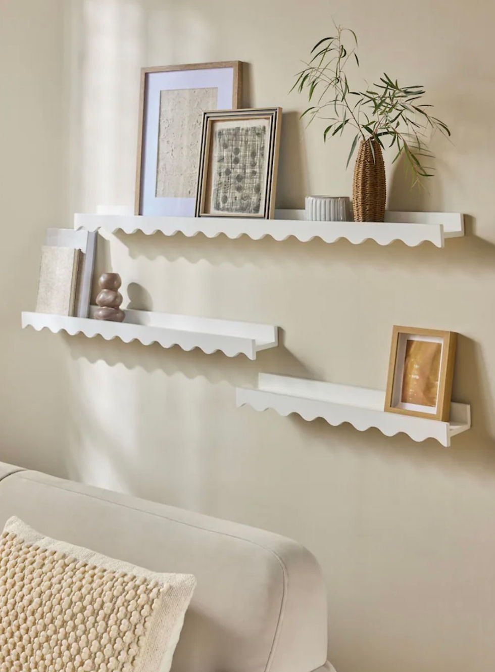 White Wavy Picture Wall Shelf