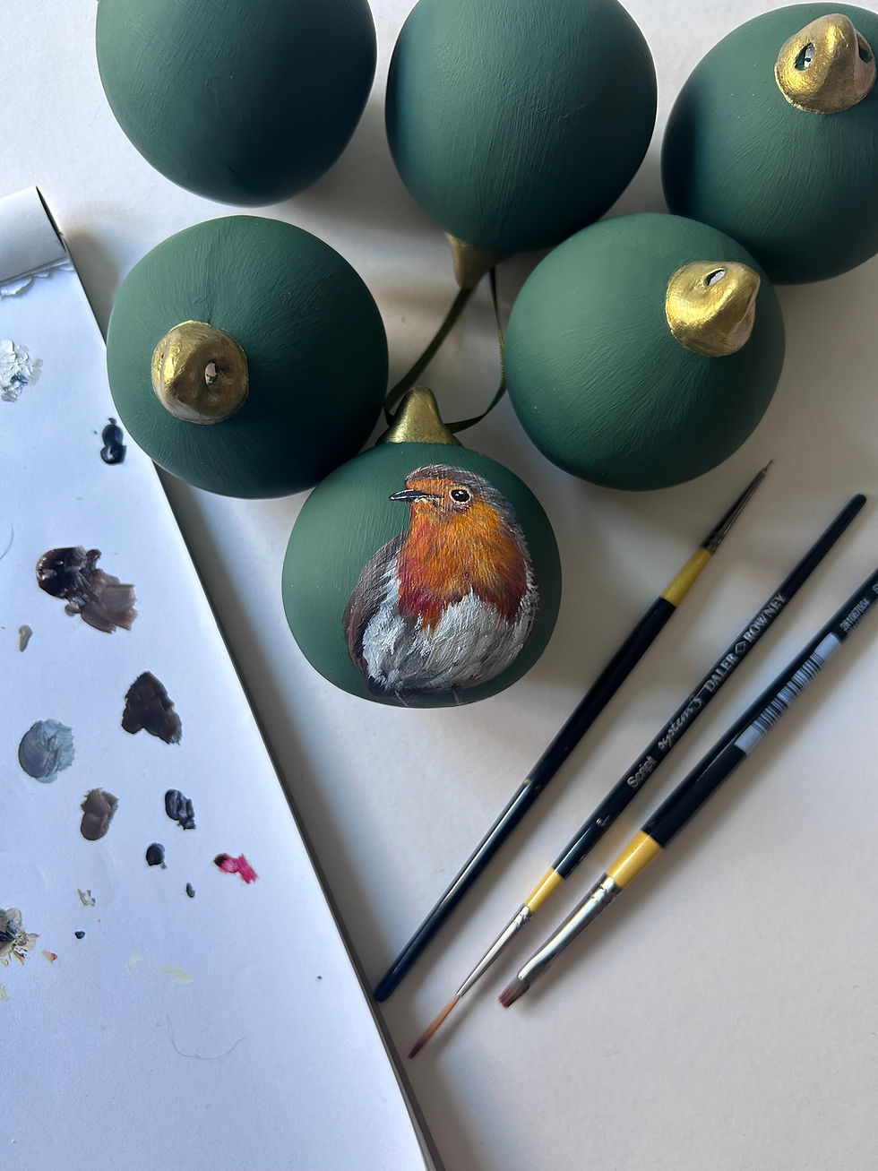 Thumbnail: Robin Ceramic Bauble