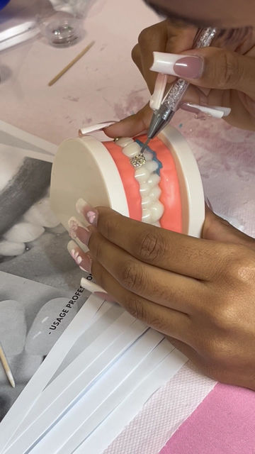 Miniature : Formation Blanchiment / strass dentaire 