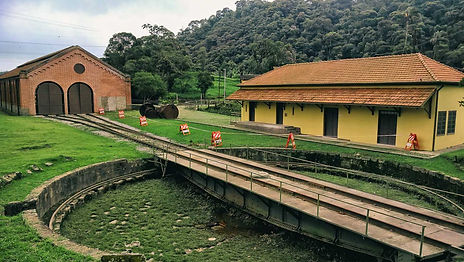 Uma parte do Pátio Ferroviário em Paranapiacaba, com o museu ao fundo do lado direito