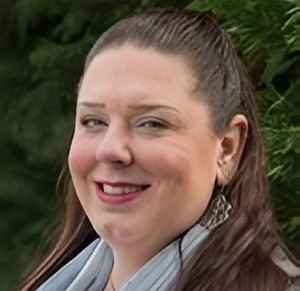 Heather Bushwood Headshot.jpg