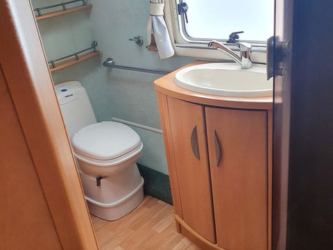 8 metre caravan bathroom from Cosy Caravan Hire Bay of Plenty