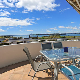 61 Hamurana Drive, Omokoroa - upstairs decking