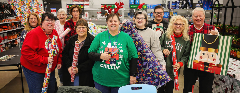 Rotary Club of Tulsa volunteers