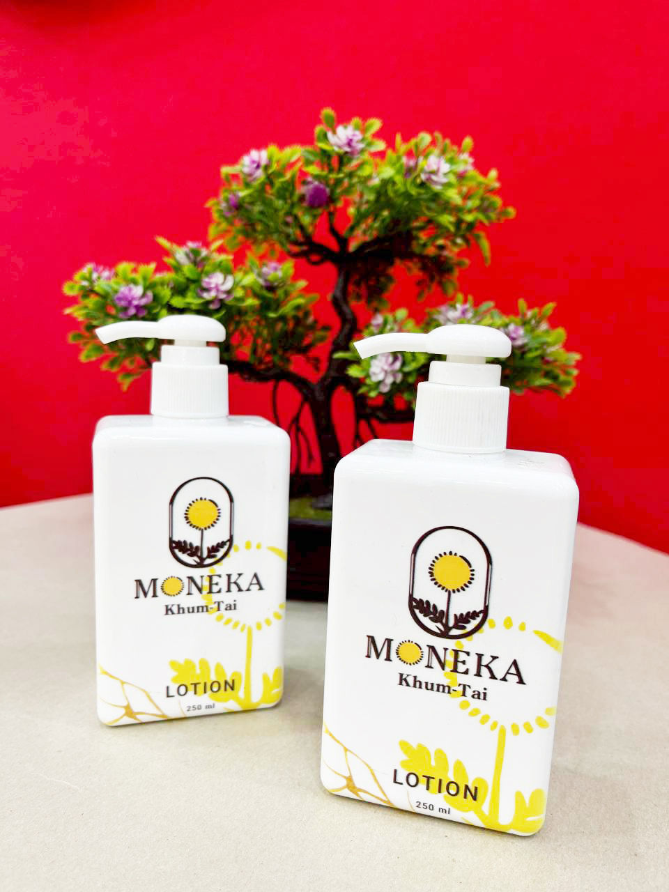 ภาพขนาดย่อ: โลชั่นหอม Moneka กลิ่น Khum-Tai