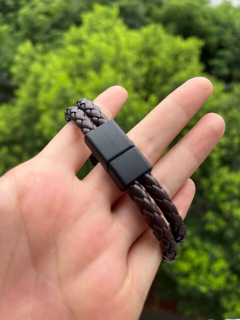 Miniatura: Pulseiras de couro modernas