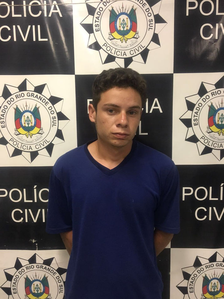 Homem que matou jovem a facadas se entrega à polícia