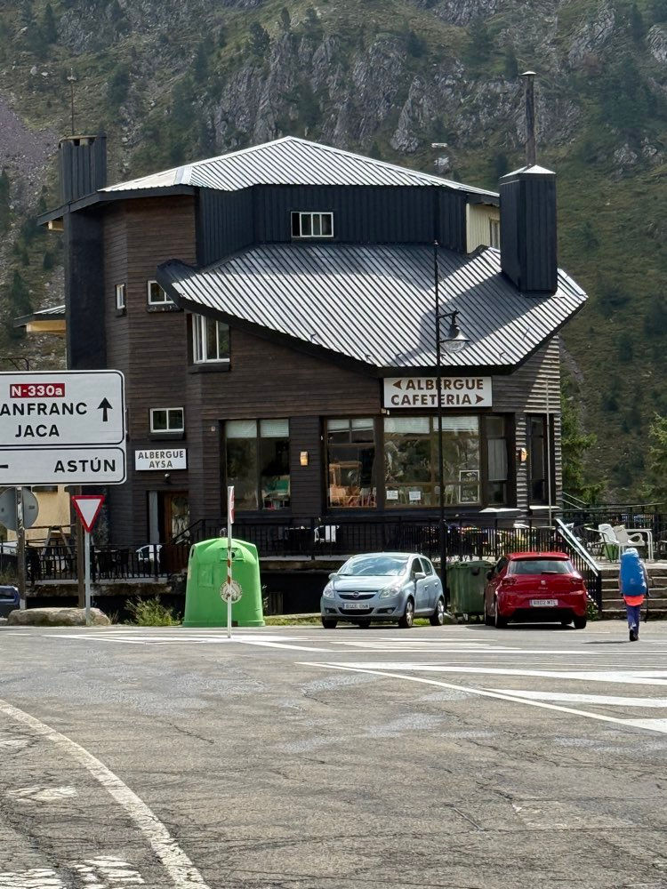 Albergue on Col do Somport