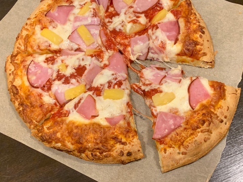 hawaiian style frozen pizza slices