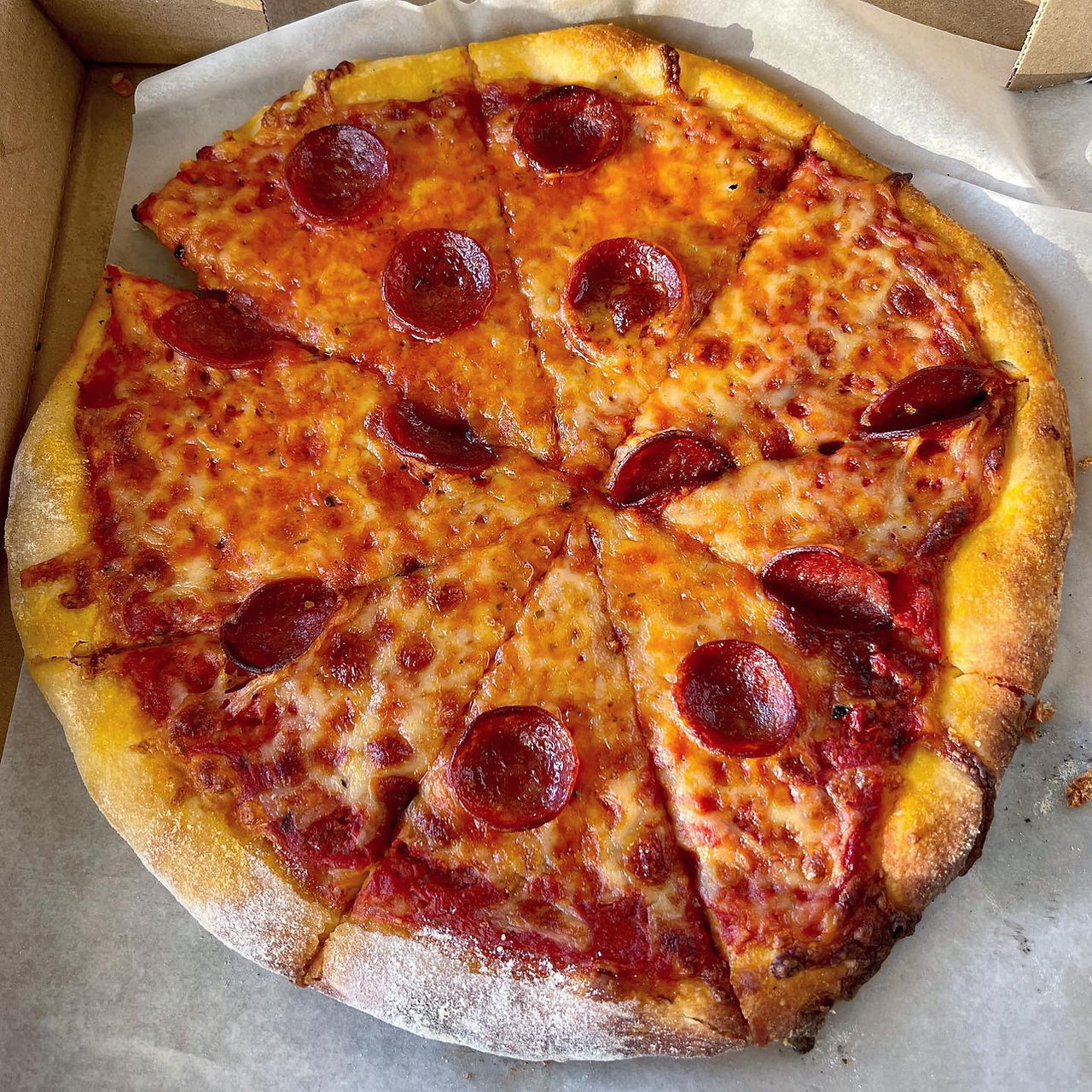 Daniel's Vineyard pepperoni pizza