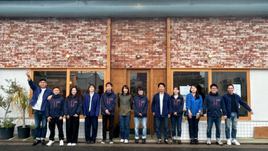 サンクジャパン本社前で芦葉工藝舎さんとの記念撮影