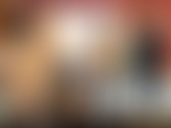 帽子のコンセプトを話す社員