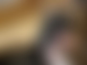 帽子をミシンで作成している様子